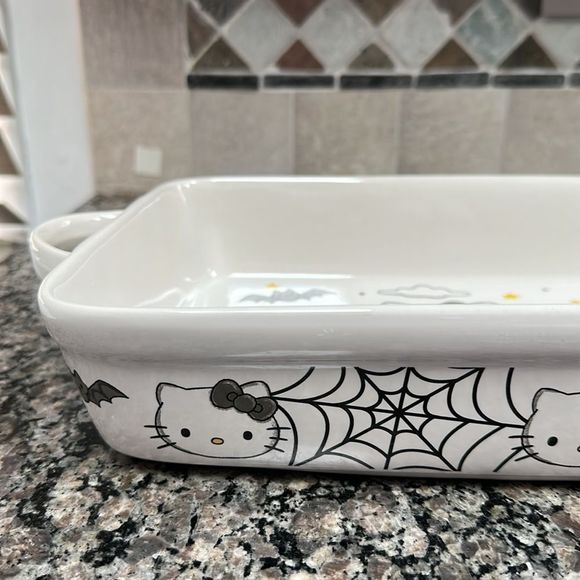 Hello kitty Bakeware casserole 400”F resistant fall Halloween dishwasher safe - Picture 3 of 8